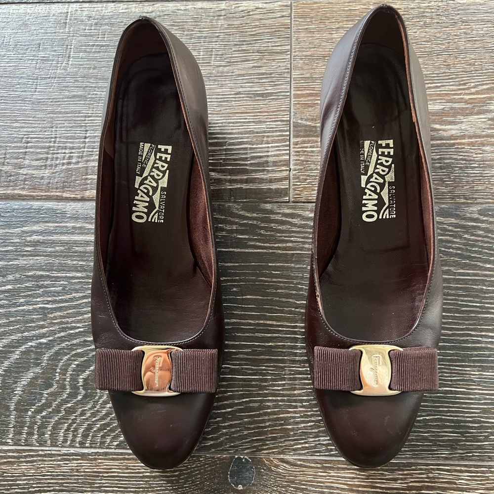 Salvatore Ferragamo brown leather pumps